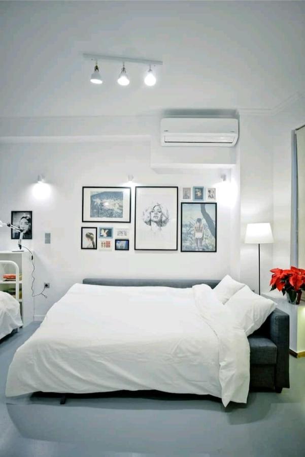 The Old Tailor Factory White *